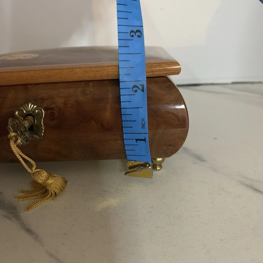 Sorrento Wood Veneer Music Jewelry Box w Key, Reuge Movement Memory
